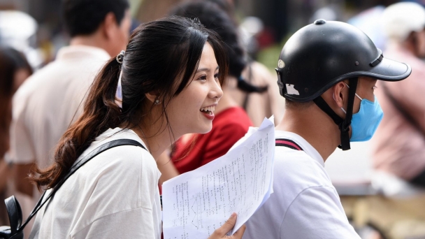 Không lùi mà tổ chức thi tốt nghiệp THPT thành 2 đợt