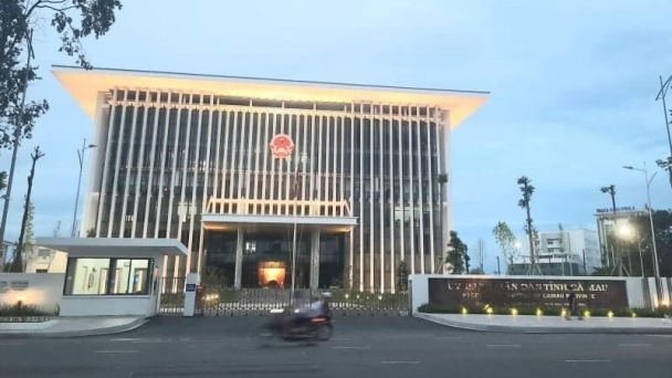 Vì sao Bộ NN-PTNT đề nghị UBND tỉnh Cà Mau dừng thi hành một quyết định?