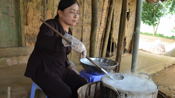 Giữ lại nhà tranh vách đất để…làm kinh tế