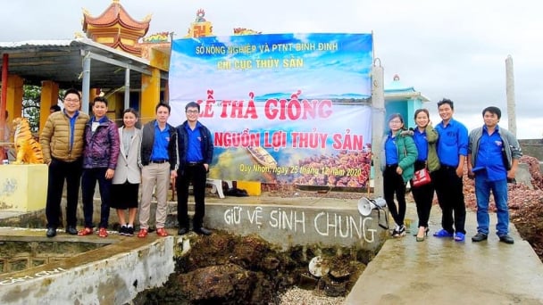 Bình Định: Thả hơn 20.000 cá giống để tái tạo nguồn lợi thủy sản
