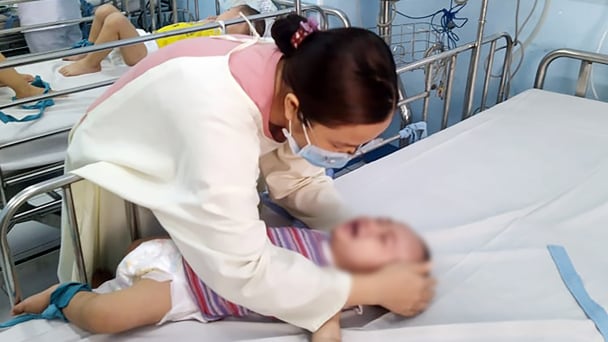 Báo động gia tăng số ca mắc tay chân miệng nặng