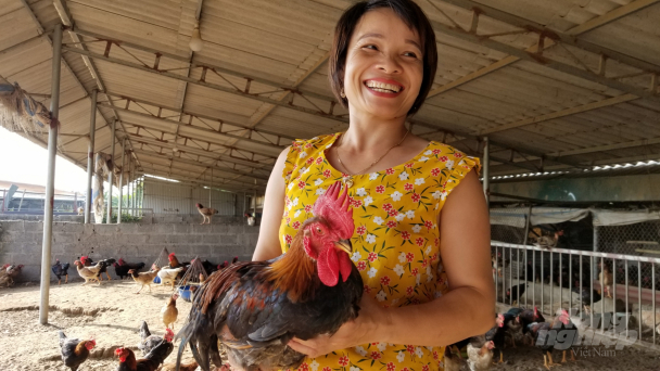 II. Cán bộ với dân thân như anh em lâu ngày mới gặp