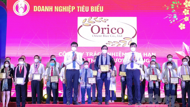 Tôn vinh doanh nghiệp Đất Sen hồng