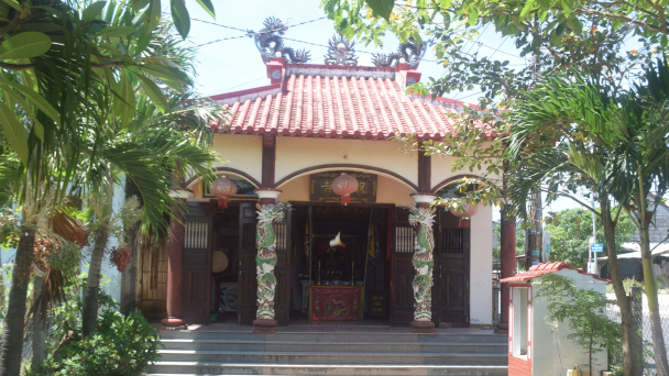 Ngôi làng cổ êm đềm bên sông Kôn