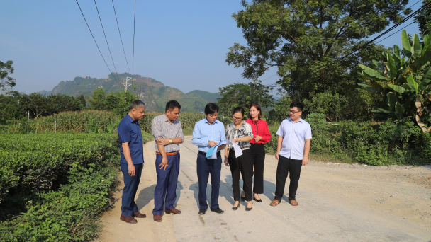 Huyện miền núi vượt khó
