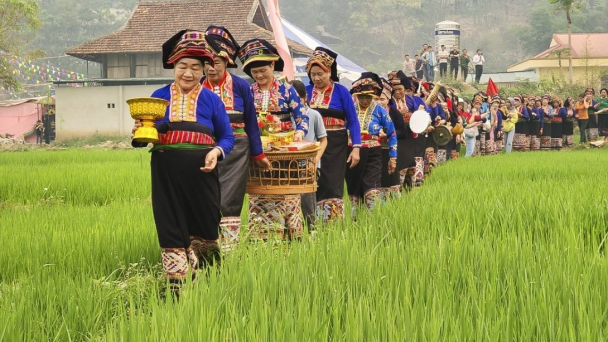 Lễ “Bun huột nặm” của người Lào ở Điện Biên