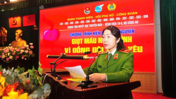 Hơn 400 cán bộ, chiến sĩ tham gia chương trình hiến máu 'Giọt máu nghĩa tình vì đồng đội thân yêu' năm 2025