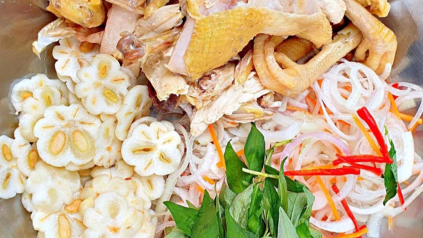 Gỏi gà măng cụt xanh ngon thế nào mà bỗng dưng nổi đình nổi đám?