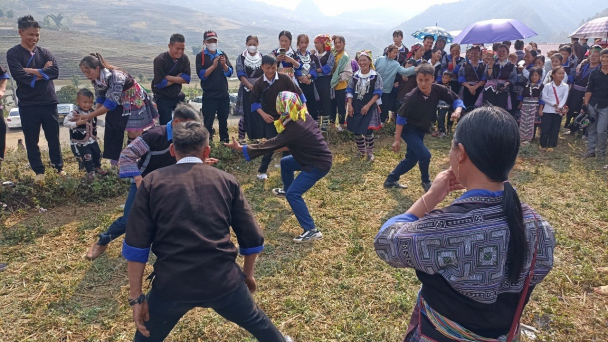Náo nức lễ hội Gầu Tào