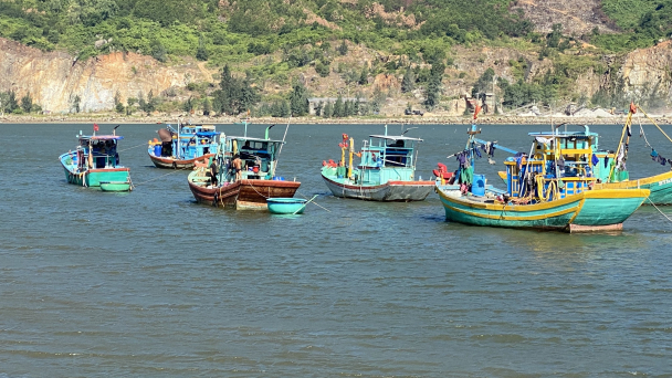 Nghề biển ngày càng khó khăn
