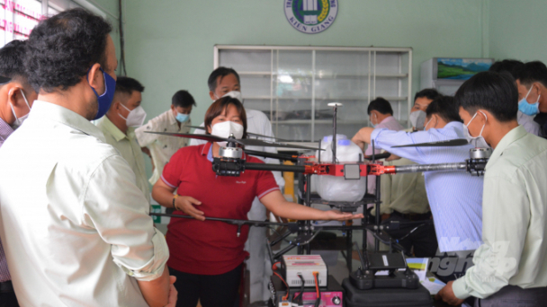Nông dân ĐBSCL hào hứng với công nghệ mới sản xuất lúa