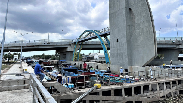 Kiên Giang đóng cống âu thuyền vàm Bà Lịch để kiểm soát mặn