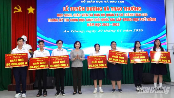 An Giang khen thưởng hàng chục triệu đồng cho học sinh đoạt giải quốc gia