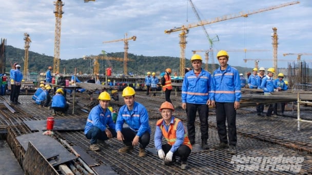 Hàng ngàn công nhân làm việc xuyên Tết tại công trường phục vụ APEC