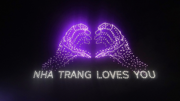Hàng chục nghìn du khách chiêm ngưỡng 'đại tiệc ánh sáng'