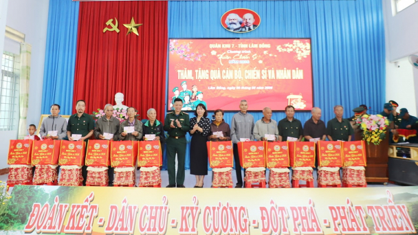 Lan tỏa yêu thương, ấm lòng ngày Tết