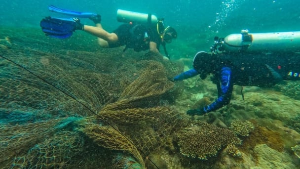 Con Dao drowning in plastic waste: [3] Fighting from deep seabed