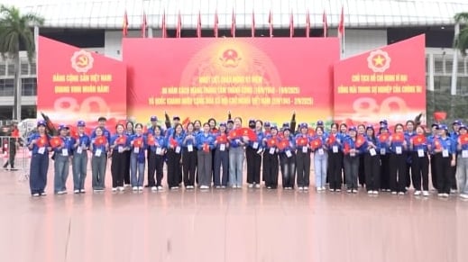Hanoi youth join State parade rehearsal