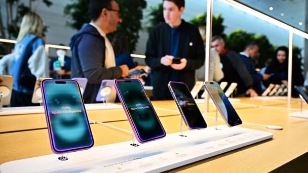 Apple hưởng lợi từ chính sách miễn thuế đồ điện tử mới của Tổng thống Trump