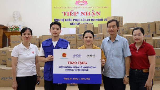 Emergency aid of 3,655 boxes of clean water delivered to Nghe An