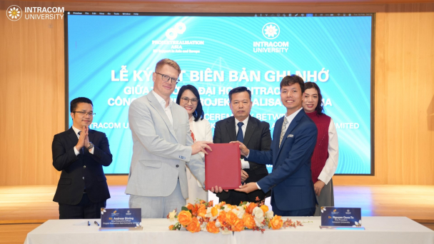 Sinh viên Trường Đại học Intracom tham gia phát triển robot xuất khẩu châu Âu