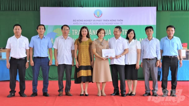 Hỗ trợ xã Vĩnh Chân cán đích nông thôn mới