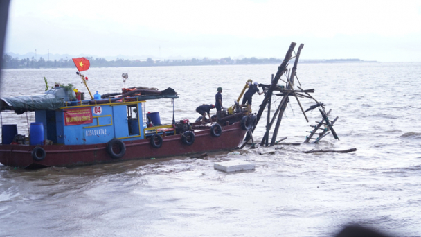 Hoàn thành cưỡng chế 12 hộ nuôi ngao trái phép trên biển