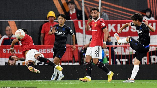 VAR tiếp tục gây tranh cãi trong trận đấu của Man United