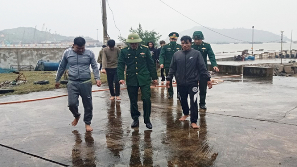 Quảng Bình: Kịp thời cứu nạn ngư dân trước khi tàu chìm trên biển