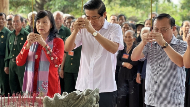 Ông Võ Văn Dũng trao tặng 4.000 suất quà cho người dân Bạc Liêu