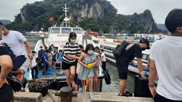 Chủ tàu cảng Cái Rồng không muốn về bến mới, lãnh đạo huyện nói gì?