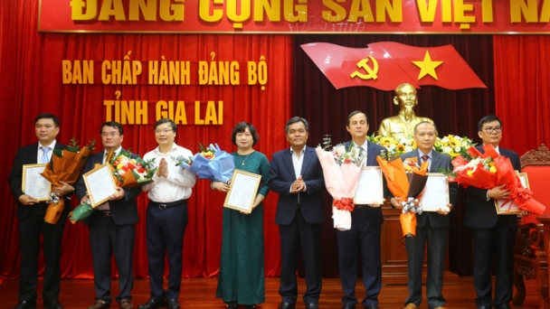 Gia Lai công bố nhiều quyết định công tác cán bộ