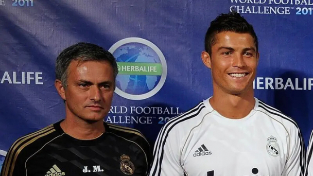 Vung tiền tấn, Al Nassr giúp Cristiano Ronaldo đoàn tụ Jose Mourinho