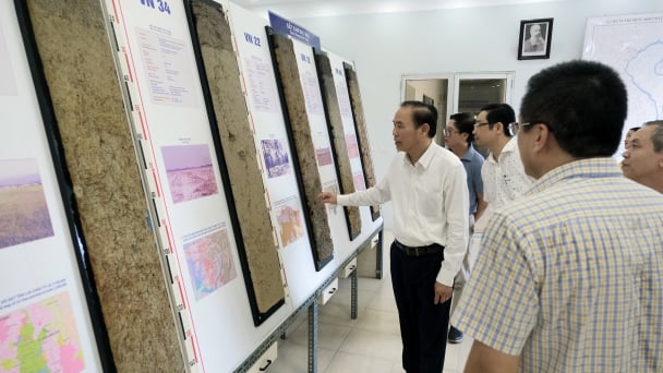 Tránh tình trạng 'sáng nghiên cứu, chiều bán hàng online'