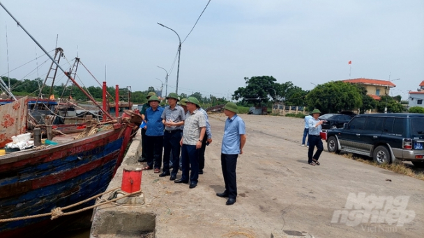 Hộ đê ở tỉnh có nhiều vùng đất thấp hơn mực nước biển