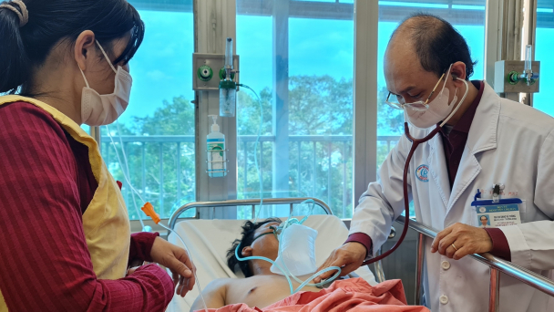 Nạn nhân ngạt khí khi nạo vẹt cống bị suy hô hấp nặng