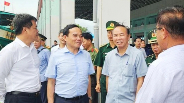 Phó Thủ tướng trực tiếp kiểm tra cảng cá trong đợt cao điểm chống IUU