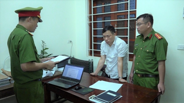 Bắt Phó Chủ tịch UBND huyện Quỳ Hợp