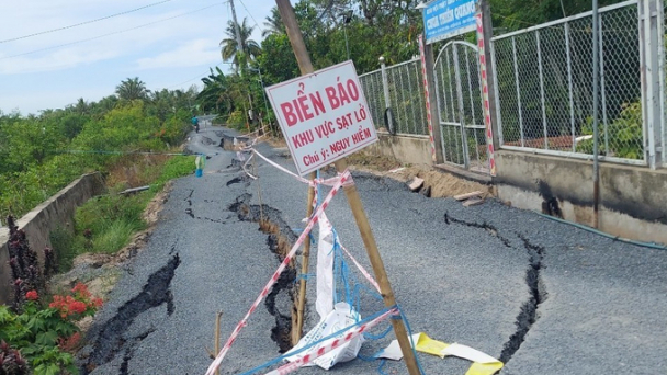 Tiền Giang: Sạt lở lớn ven sông Mỹ Thiện