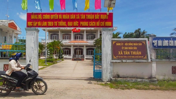 Cách chức Phó Chánh Văn phòng HĐND - UBND huyện Đầm Dơi