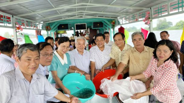 An Giang thả cá tái tạo nguồn lợi thủy sản tự nhiên