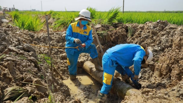 Vỡ đường ống nước sinh hoạt do thi công dự án cải tạo quốc lộ 46