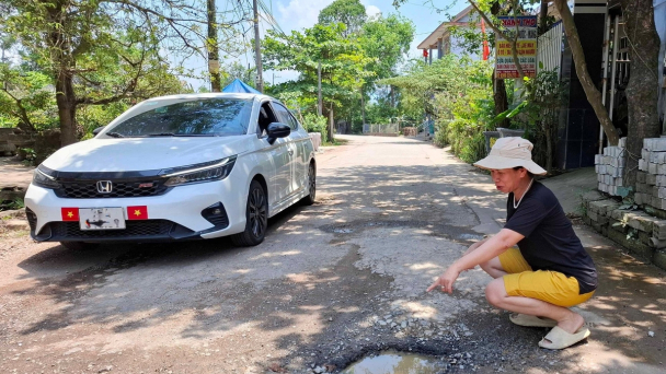 TP Huế: Đường liên xã xuống cấp, dân bất an