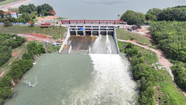 Hành lang thoát lũ hồ Dầu Tiếng bị thu hẹp