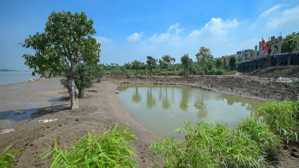 Xử phạt công trình xâm hại hành lang thoát lũ sông Hồng 40 triệu đồng