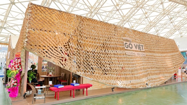 The communal house-inspired pavilion recounts the 80-year story of Vietnam’s wood industry