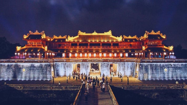Lầu Ngũ Phụng - chứng nhân lịch sử ngày vua Bảo Đại đọc chiếu thoái vị