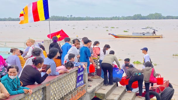 Nhiều người dân tham gia các hoạt động xã hội dịp rằm tháng Bảy