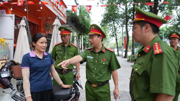 Phường Yên Nghĩa ra quân 'xóa điểm đen' trật tự đô thị