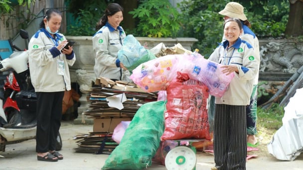 Gần 3.000 hộ gia đình ở Huế phân loại rác qua ứng dụng di động